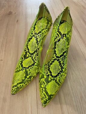 Jessica Simpson - Neon Yellow Snake-Print Pointed Toe Pumps - Women